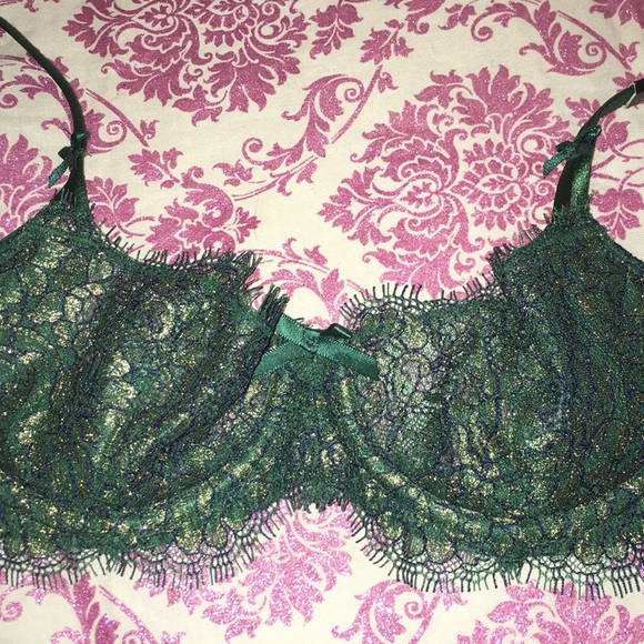 Victoria's Secret 🎀Wicked🎀Pushup w/o padding Bra - Picture 8 of 8